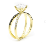 Κίτρινο χρυσό μονόπετρο δαχτυλίδι με λευκά και μαύρα διαμάντια