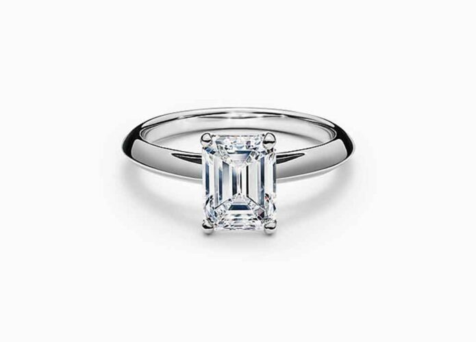 Μονόπετρο δαχτυλίδι με διαμάντι emerald cut