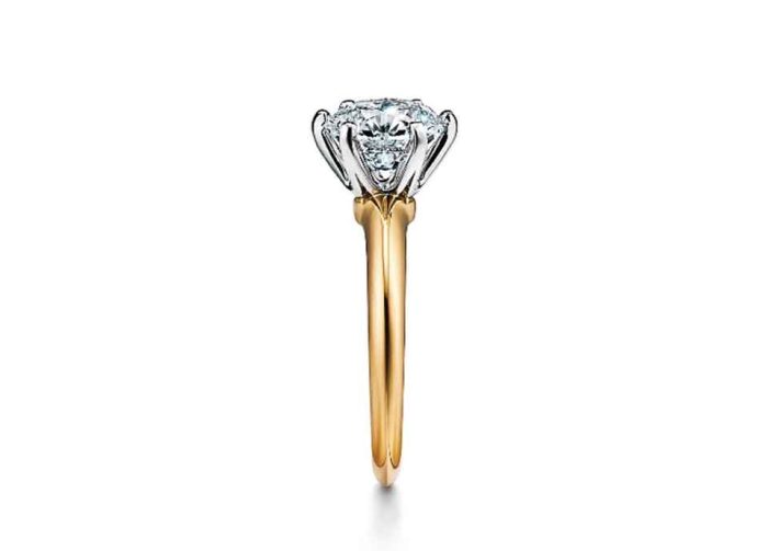 Μονόπετρο δαχτυλίδι για αρραβώνα με στρογγυλό διαμάντι