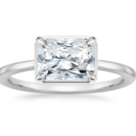 Λευκόχρυσο μονόπετρο δαχτυλίδι σε μοντέρνο σχέδιο-Δείτε online