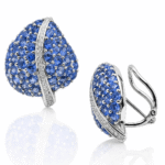 Εντυπωσιακά σκουλαρίκια με μπριγιάν λευκόχρυσα 18Κ το πιο μοδάτα και διαχρονικό κόσμημα για μια γυναίκα, ιδανικό για δώρο. Κοσμήματα σε υπέροχα σχέδια.